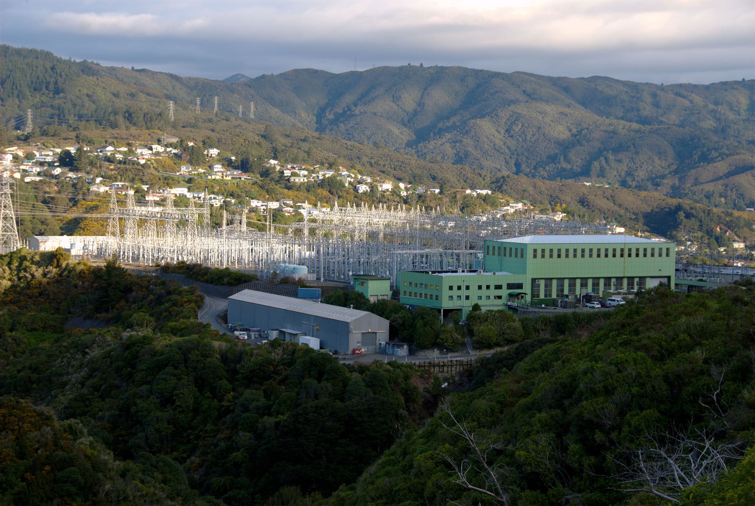 High-voltage electrical substation supporting grid power trading